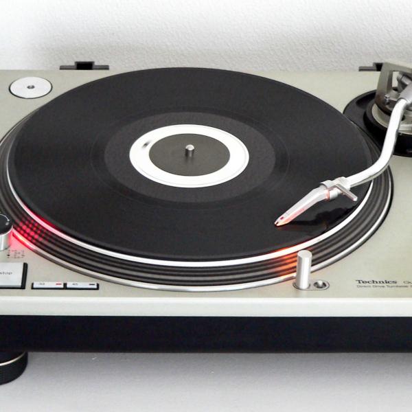 <h2>Vinyl Open Decks Night</h2>